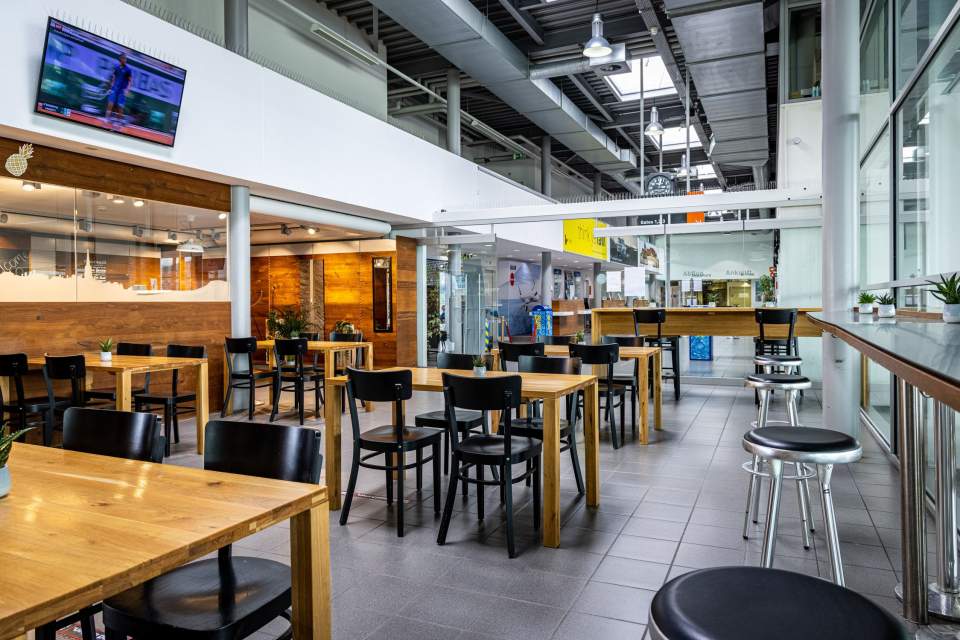 <span> </span>Charly Bistro - Salle, restaurant aéroport de berne